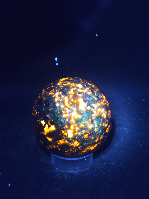 Flame stone sphere "yooperlite" 58mm, 2.2 inches, 9.6 ounces!