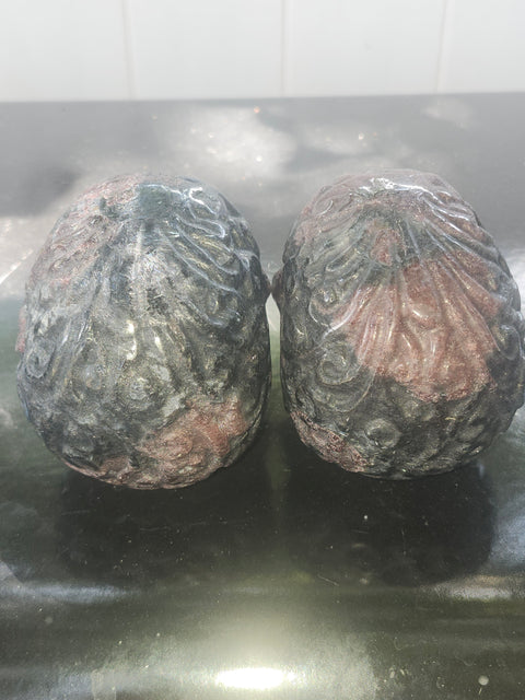 Astrophyllite garnet skull! 1.2 pound, 3.3 inches long, 2.8 tall, 2.2 wide