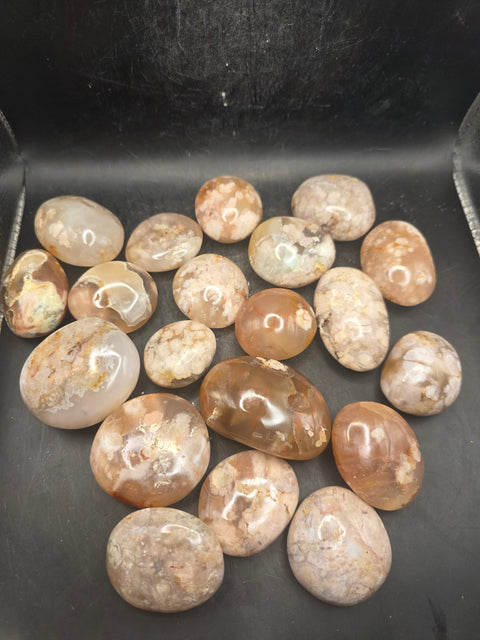 Flower agate palm stone! 1.6 too 2.2 inch!