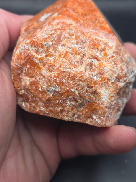 Sunstone polished top point! 15.4 ounces, 3 inches tall, 2.9" wide