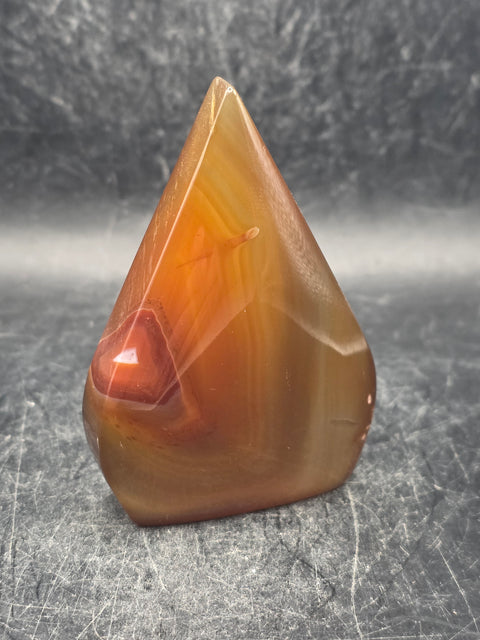 Agate tear tower! 3.8 ounces, 2.8 inches tall, 1.9 inches wide