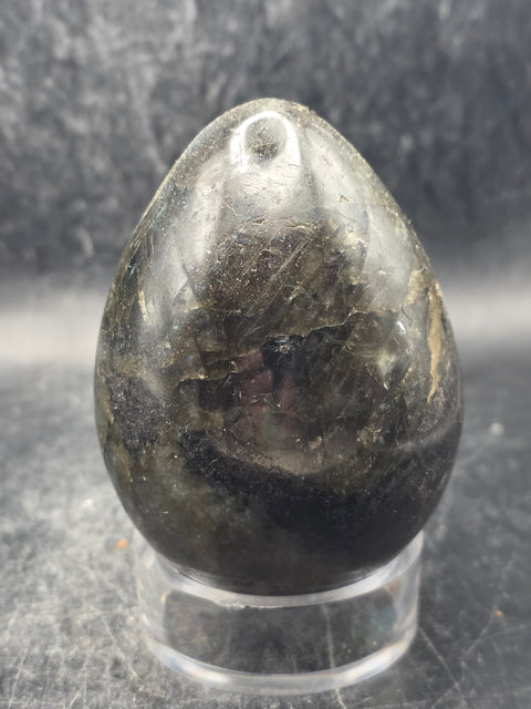 Labradorite egg! 11.2 ounces, 2.9 inches tall, 2.1" wide