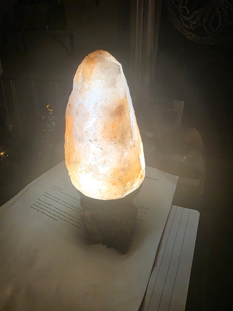 Himalayan salt lamp! 7 inches tall, 3 pounds! Led light included!