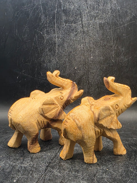 Palo santo elephant " holy wood" 3.4 inches truck to back leg!