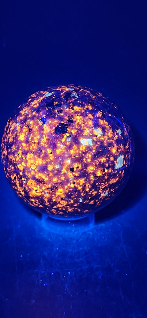 Flame stone sphere "yooperlite" 74.6mm, 2.9 inches, 1.4 pounds