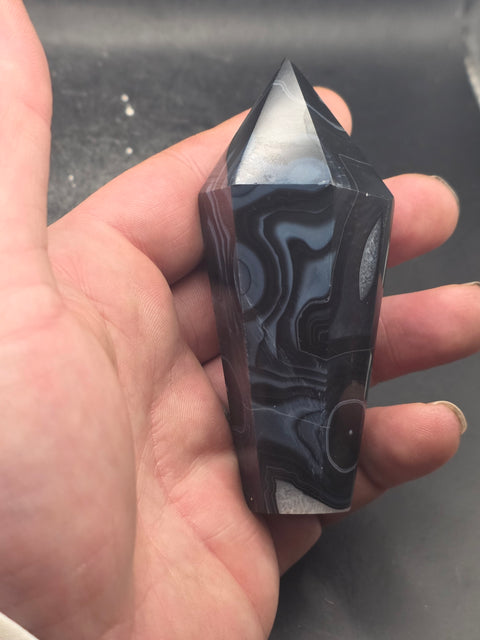 Agate tower point! 3.7 inches tall, 5 ounces