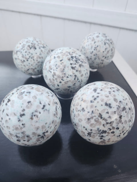 crystals spheres towers gemstones geodes skulls Amathyst rose quartz 