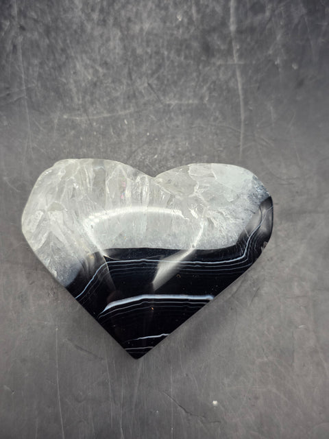 Agate & quartz heart! 2.8 ounces,  2.3 inchs wide, 2 inches tall