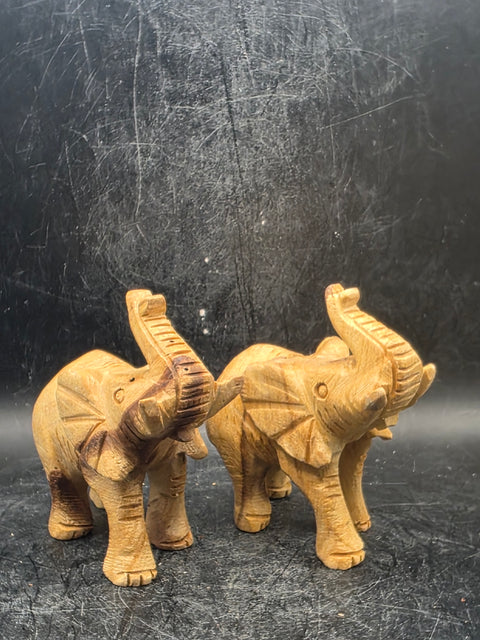 Palo santo elephant " holy wood" 3.4 inches truck to back leg!