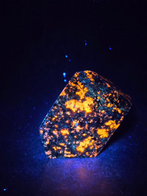 Flame stone "yooperlite" free form! 10 ounces, 2.8" wide, 1.8" tall
