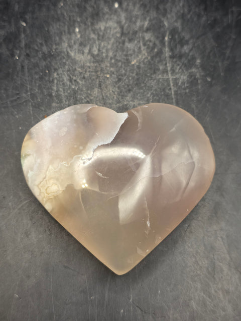 Agate heart! 4 ounces, 2.6 inches wide, 2.4 inches tall