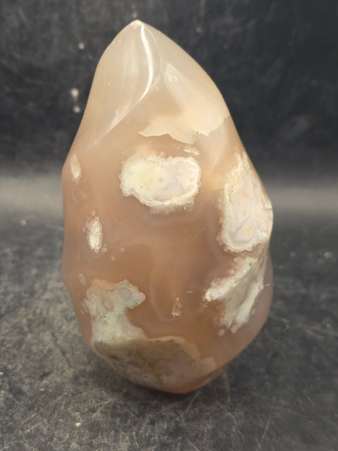 Flower agate flame tower! 13 ounces, 3.8 inches tall, 2.2" wide