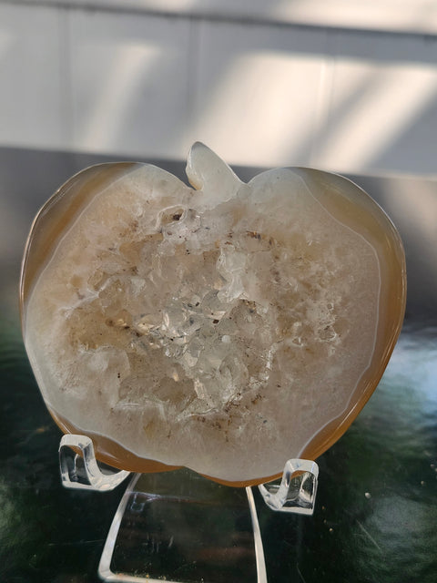 Druzy agate apple! 3.4 ounces, 2.7 inches wide, 2.6 tall