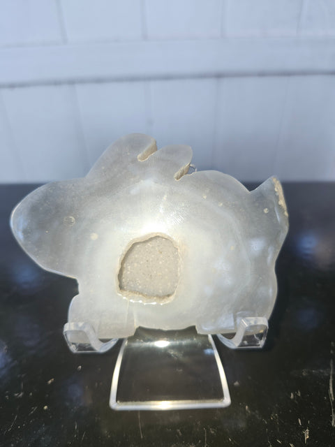 Druzy agate rabbit carving! 4.5 ounces, 3.5 inches wide, 2.5 inches tall