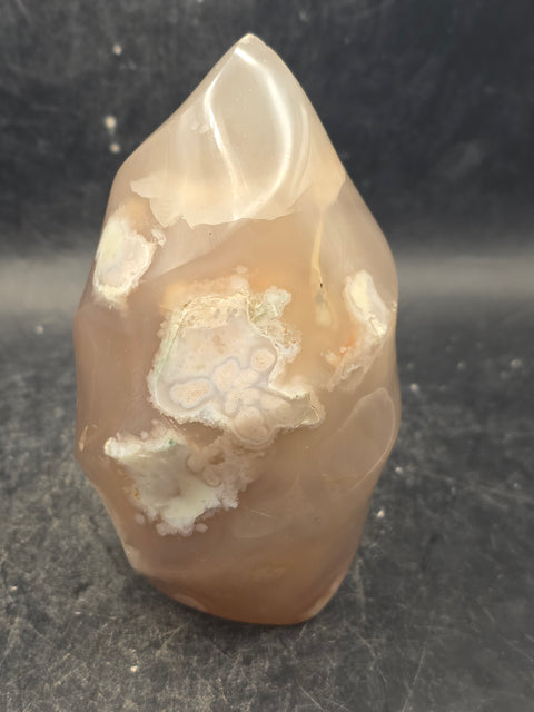Flower agate flame tower! 13 ounces, 3.8 inches tall, 2.2" wide