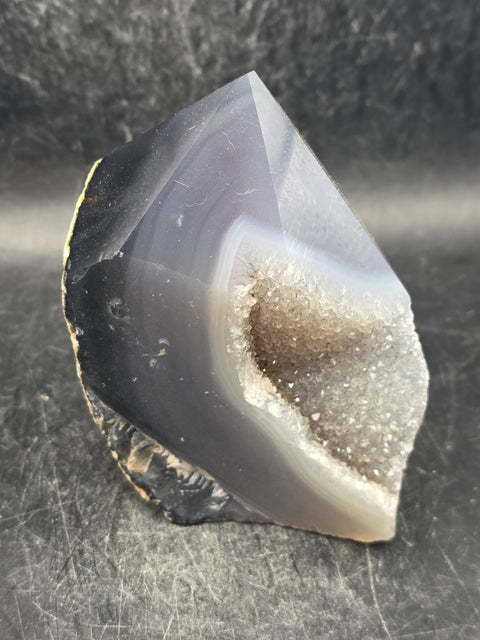 Druzy agate polished top point! 14 ounces, 3.4 inches tall, 2.7" wide