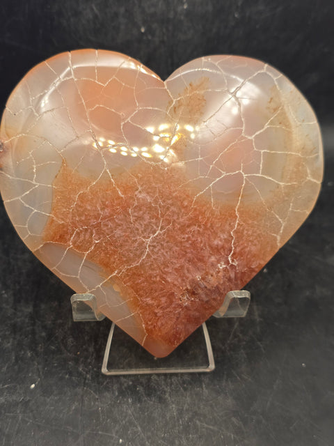 Agate heart! 9.6 ounces, 4.3 inches wide, 4.1 inches tall