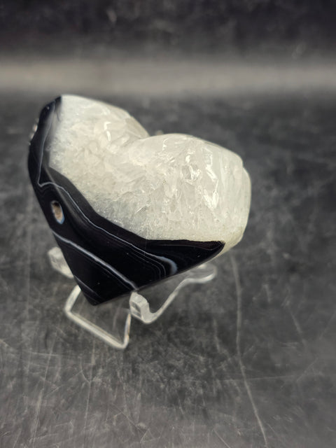 Agate & quartz heart! 2.8 ounces,  2.3 inchs wide, 2 inches tall