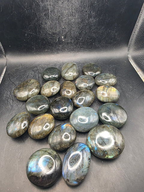 AA grade labradorite palm stone!! 1 to 2 inch