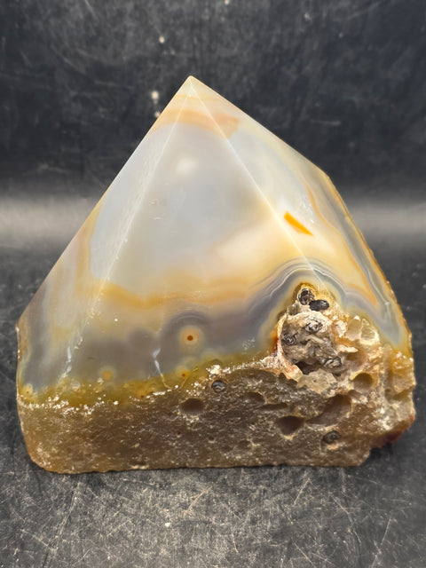 Agate polished top point! 1.1 pounds, 3.4 inches tall, 3.6" wide