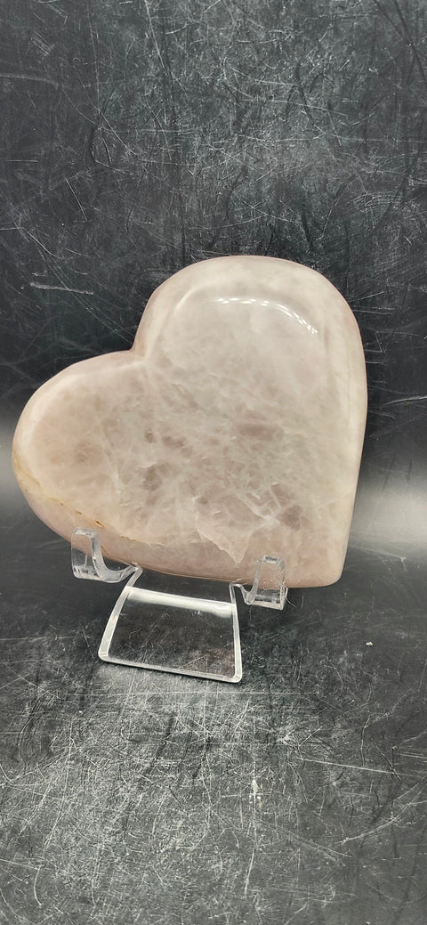Rose quartz heart! 6.6 ounces, 3.25 inches wide, 3 tall, .86 thick