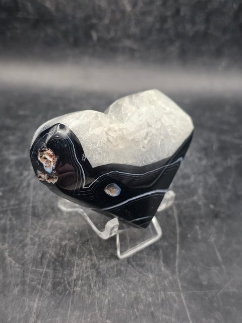 Agate & quartz heart! 2.8 ounces,  2.3 inchs wide, 2 inches tall