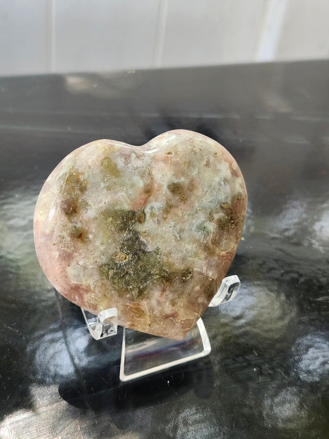 Flower agate heart! 3.5 ounces, 2.5 inches tall,2.3 inches wide