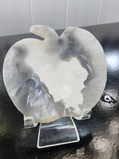 Druzy agate apple! 95.8mm wide, 91mm tall, 6.8 ounces