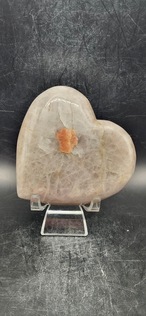 Rose quartz heart! 8 ounces, 3.25 inches wide, 3 tall, .91 thick