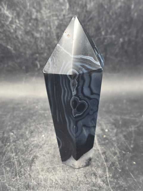 Agate tower point! 3.7 inches tall, 5 ounces