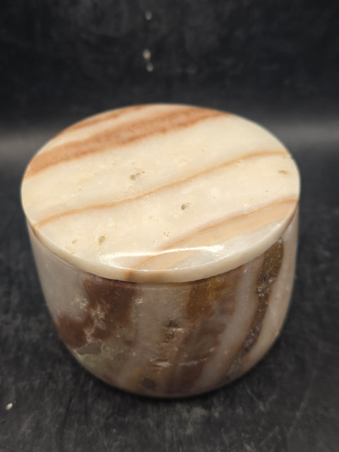 Banded onyx jewelry box! 14.5 ounces, 3.1 inches wide!