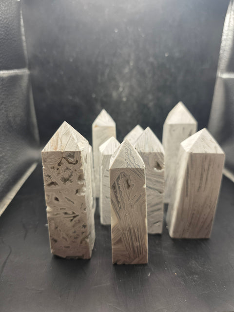 White lace agate tower! 2.9 too 3.5 inches!